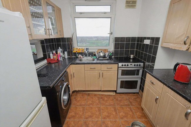 83 Peverel House, Stour Road, Dagenham, RM10 7HZ 3