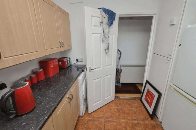 83 Peverel House, Stour Road, Dagenham, RM10 7HZ 3