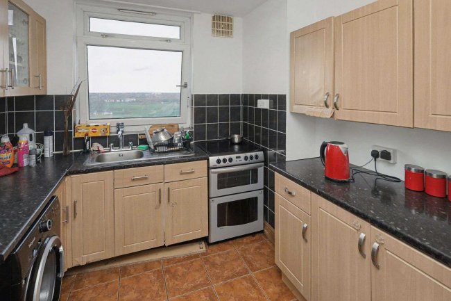 83 Peverel House, Stour Road, Dagenham, RM10 7HZ 3