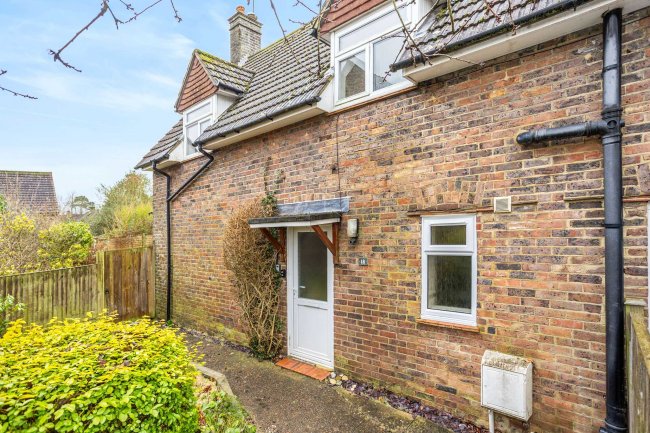 18 Halsford Croft, East Grinstead, RH19 1PA 6