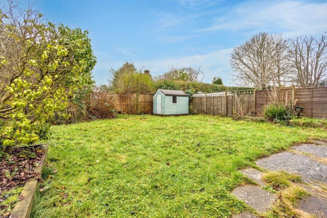 18 Halsford Croft, East Grinstead, RH19 1PA 6