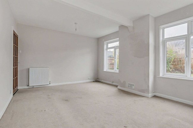 18 Halsford Croft, East Grinstead, RH19 1PA 6