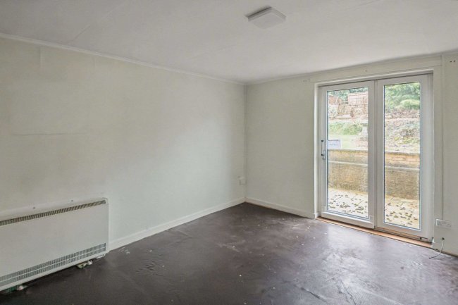 76 Five Stiles Road, Marlborough, Wiltshire, SN8 4BE 3