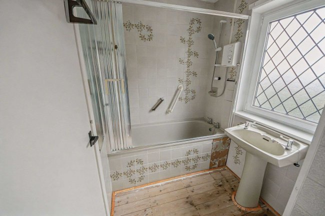 76 Five Stiles Road, Marlborough, Wiltshire, SN8 4BE 3