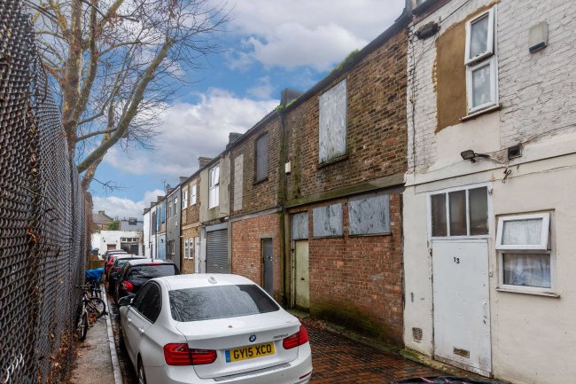 555-557 High Road, Leytonstone, London, E11 4PD 18