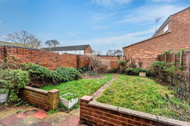 8 Rookwood Avenue, Owlsmoor, GU47 0TW 5