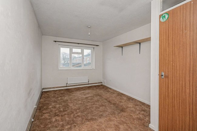 8 Rookwood Avenue, Owlsmoor, GU47 0TW 5