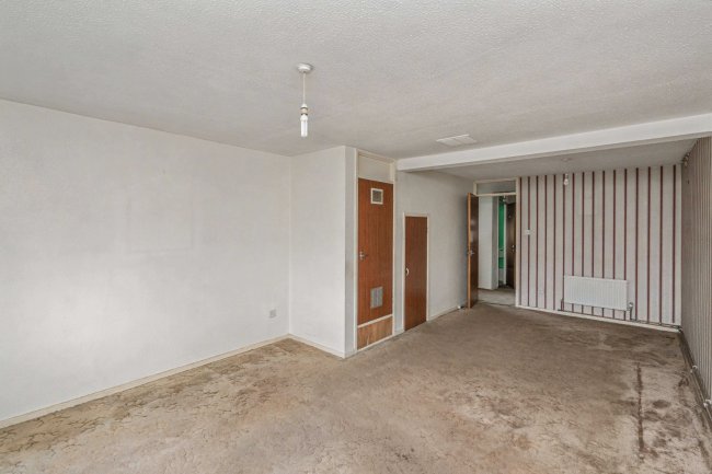 8 Rookwood Avenue, Owlsmoor, GU47 0TW 5