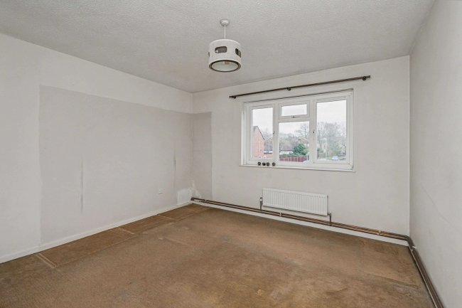 8 Rookwood Avenue, Owlsmoor, GU47 0TW 5