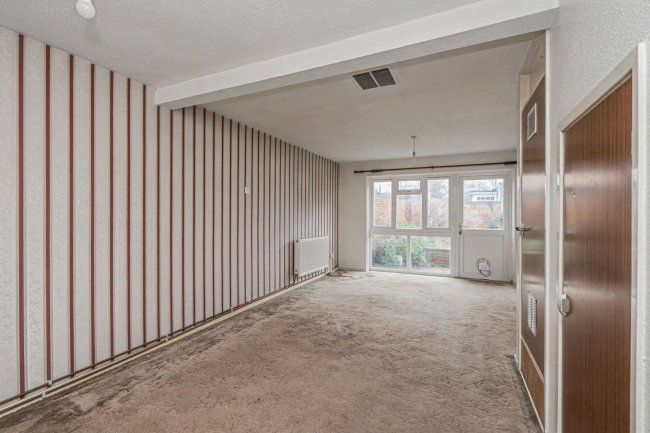 8 Rookwood Avenue, Owlsmoor, GU47 0TW 5