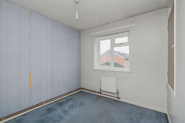 8 Rookwood Avenue, Owlsmoor, GU47 0TW 5