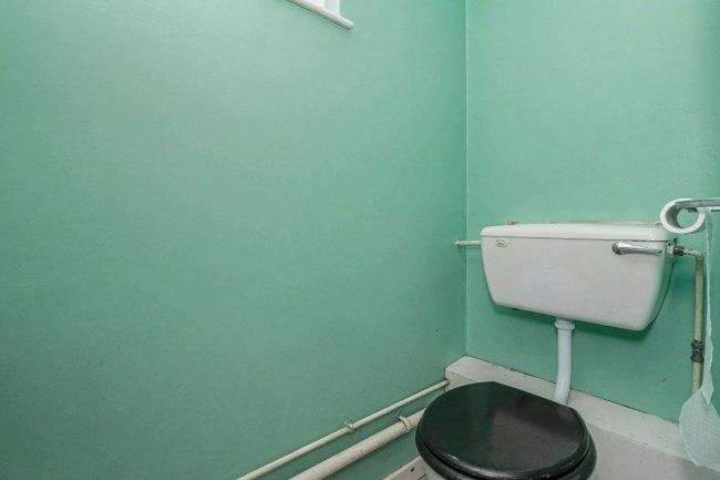 8 Rookwood Avenue, Owlsmoor, GU47 0TW 5