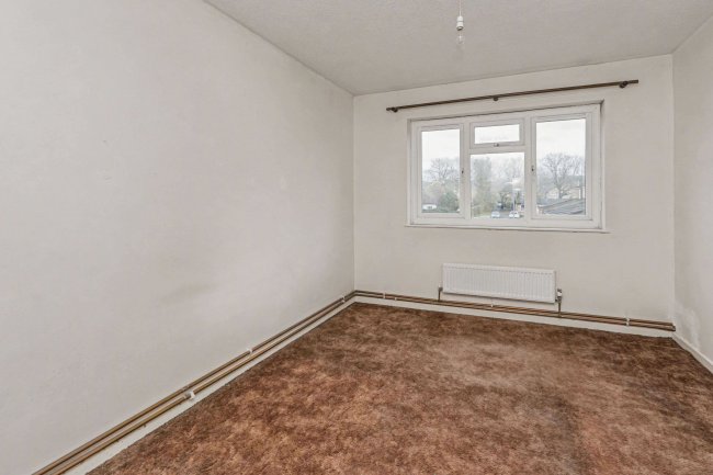 8 Rookwood Avenue, Owlsmoor, GU47 0TW 5