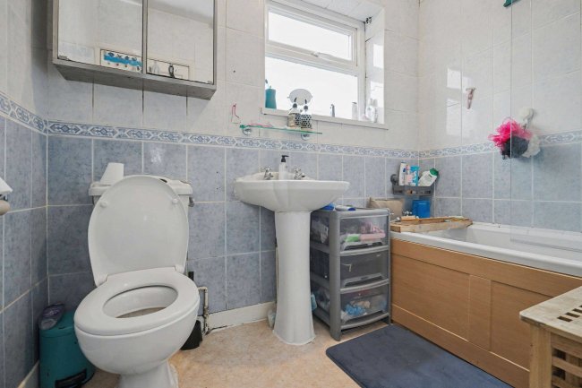7 Grant Avenue, Chaddesden, Derby, DE21 6RN 2