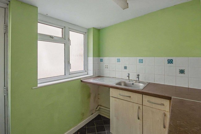 33 Victoria Street, Weymouth, DT4 7EZ 8