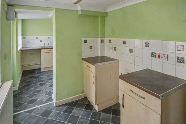 33 Victoria Street, Weymouth, DT4 7EZ 8