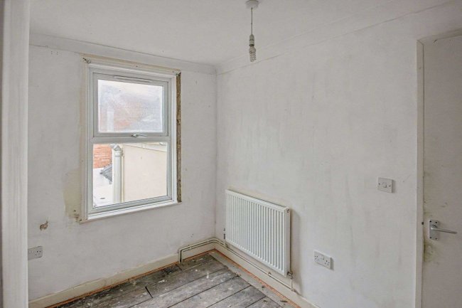 33 Victoria Street, Weymouth, DT4 7EZ 8