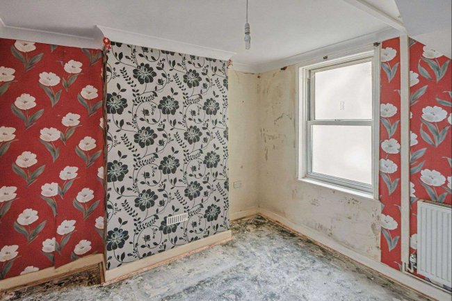 33 Victoria Street, Weymouth, DT4 7EZ 8