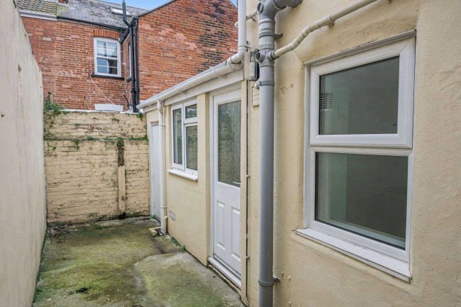 33 Victoria Street, Weymouth, DT4 7EZ 8