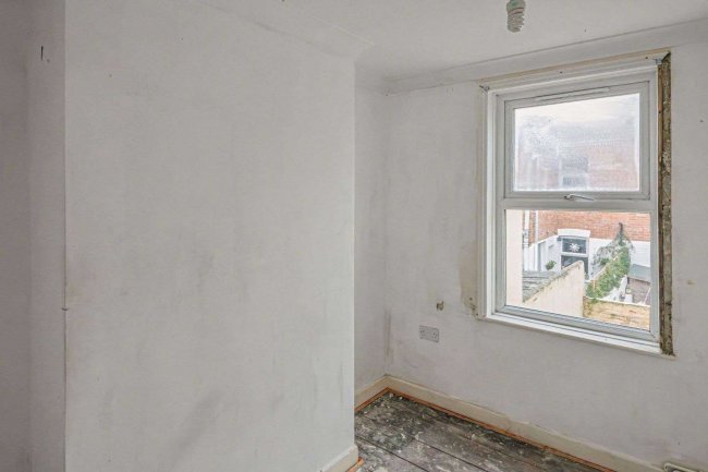 33 Victoria Street, Weymouth, DT4 7EZ 8