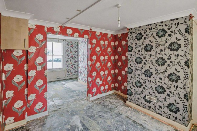 33 Victoria Street, Weymouth, DT4 7EZ 8