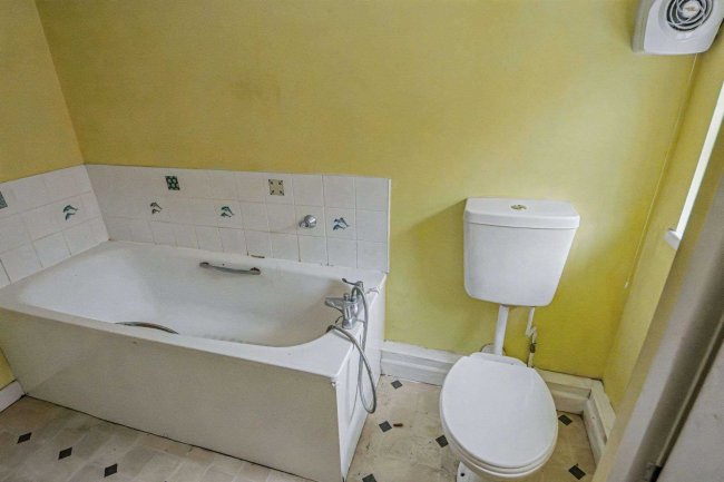 33 Victoria Street, Weymouth, DT4 7EZ 8