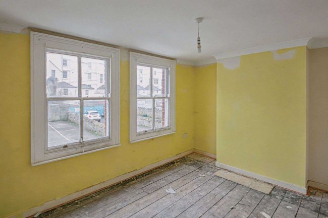 33 Victoria Street, Weymouth, DT4 7EZ 8