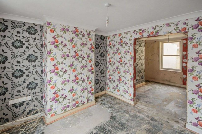 33 Victoria Street, Weymouth, DT4 7EZ 8