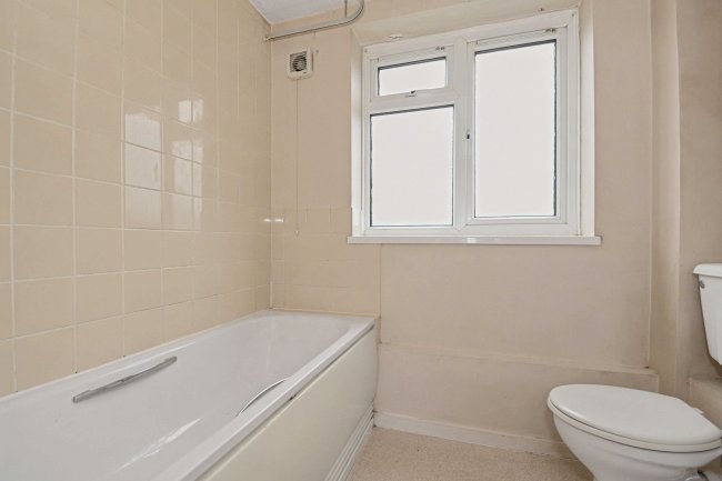 27 Highfield, Bracknell, RG12 8XD 10