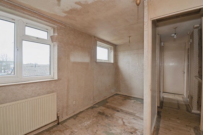 27 Highfield, Bracknell, RG12 8XD 10