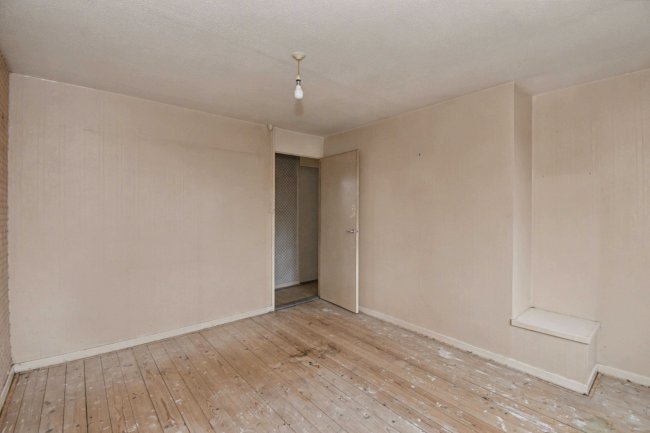 27 Highfield, Bracknell, RG12 8XD 10