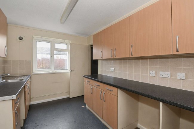 27 Highfield, Bracknell, RG12 8XD 10