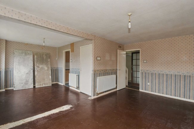 27 Highfield, Bracknell, RG12 8XD 10