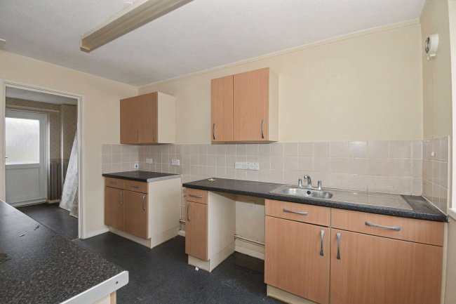 27 Highfield, Bracknell, RG12 8XD 10