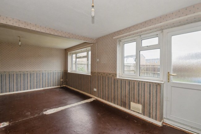 27 Highfield, Bracknell, RG12 8XD 10