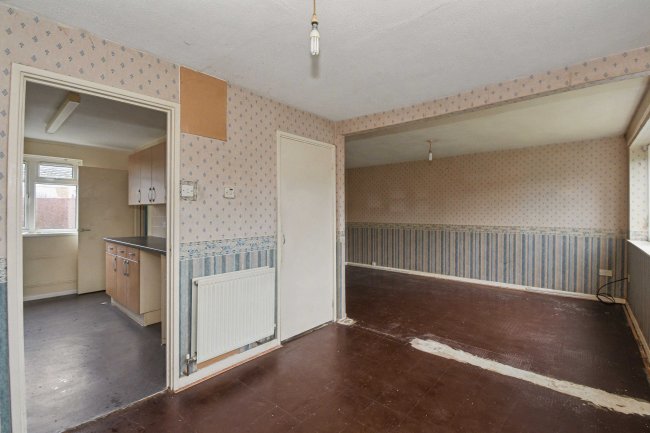 27 Highfield, Bracknell, RG12 8XD 10