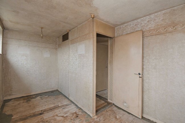 27 Highfield, Bracknell, RG12 8XD 10