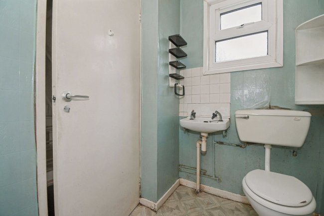 27 Highfield, Bracknell, RG12 8XD 10