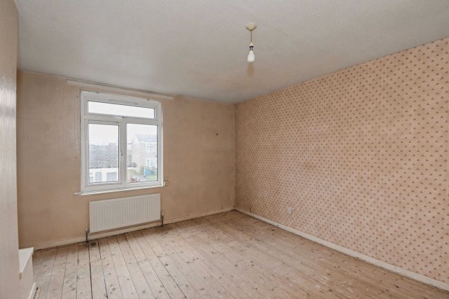 27 Highfield, Bracknell, RG12 8XD 10