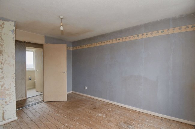 27 Highfield, Bracknell, RG12 8XD 10