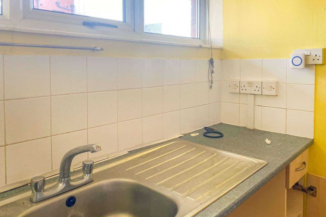 Flat 14 Wellington Flats, Salthouse Lane, Yeovil, BA20 1TX 9