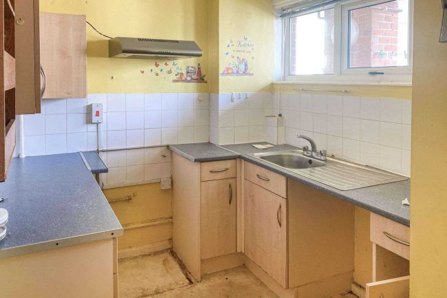 Flat 14 Wellington Flats, Salthouse Lane, Yeovil, BA20 1TX 9