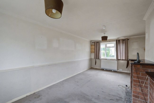 75 Sutton Field, Whitehill, Bordon, GU35 9BS 3