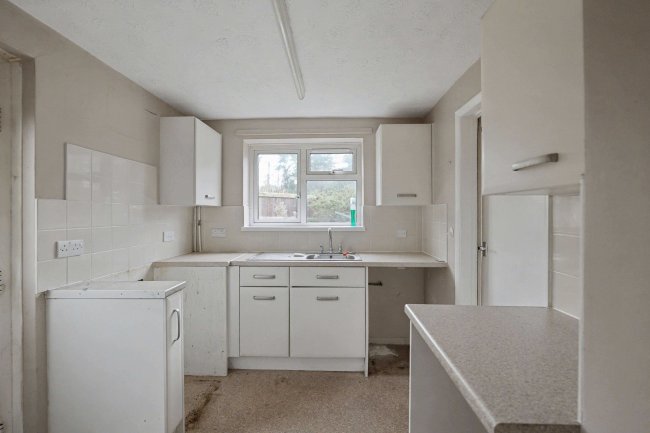 75 Sutton Field, Whitehill, Bordon, GU35 9BS 3