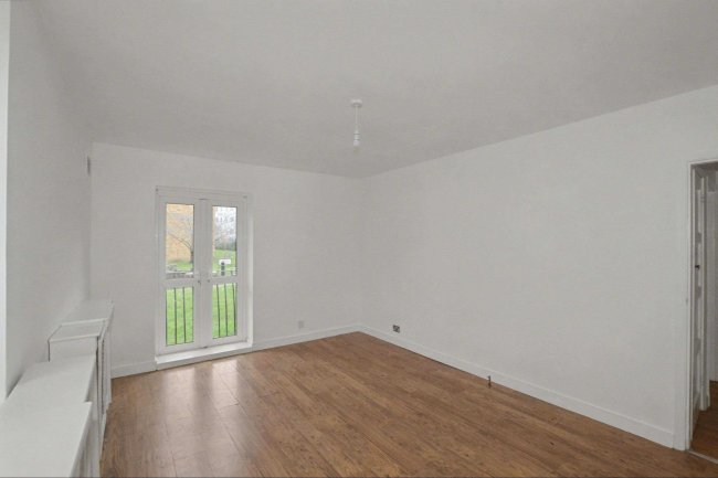 45 Kelmscott Gardens, Shepherds Bush, London W12 9DB 8