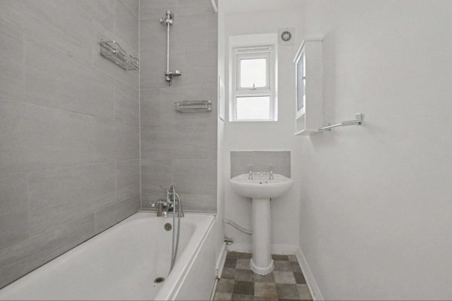 45 Kelmscott Gardens, Shepherds Bush, London W12 9DB 8