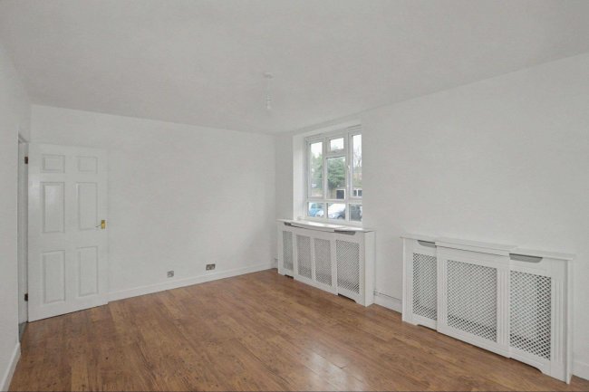 45 Kelmscott Gardens, Shepherds Bush, London W12 9DB 8