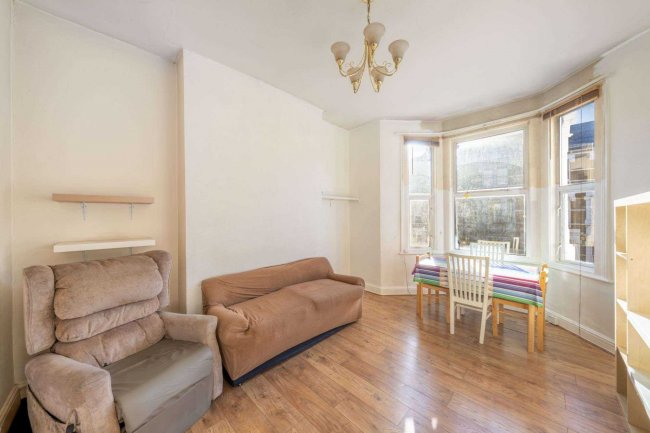 Flat 2, 12 Croxley Rd, Maida Hill, London W9 3HL 9