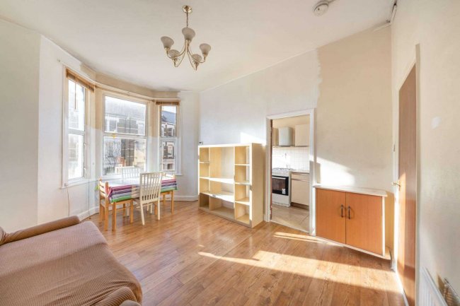 Flat 2, 12 Croxley Rd, Maida Hill, London W9 3HL 9