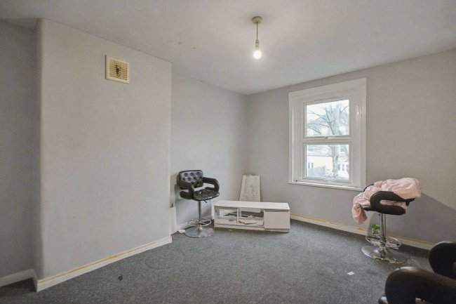 Flat B, 112 Victoria Road, London NW6 6QB 7